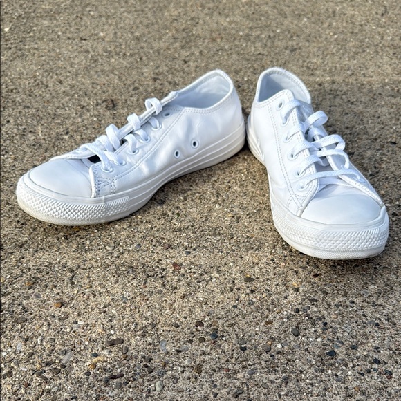 Converse White Low-Top leather Sneakers LIKE NEW - Picture 2 of 9